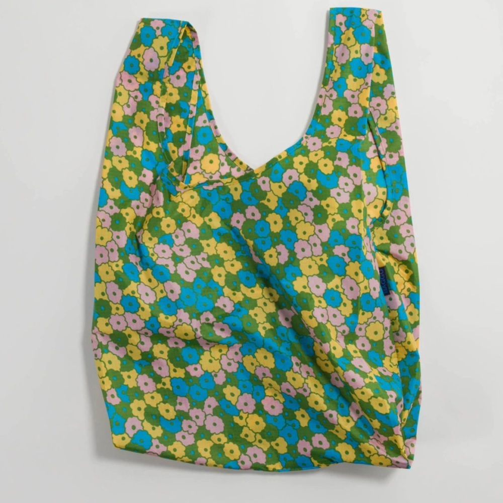 Standard Baggu in Flowerbed